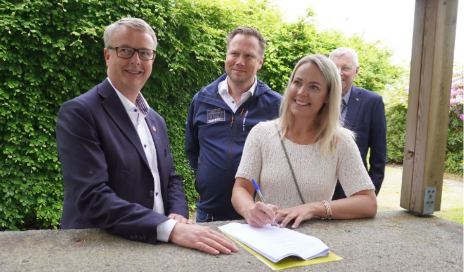 Signerte leigekontrakt på Bergstø